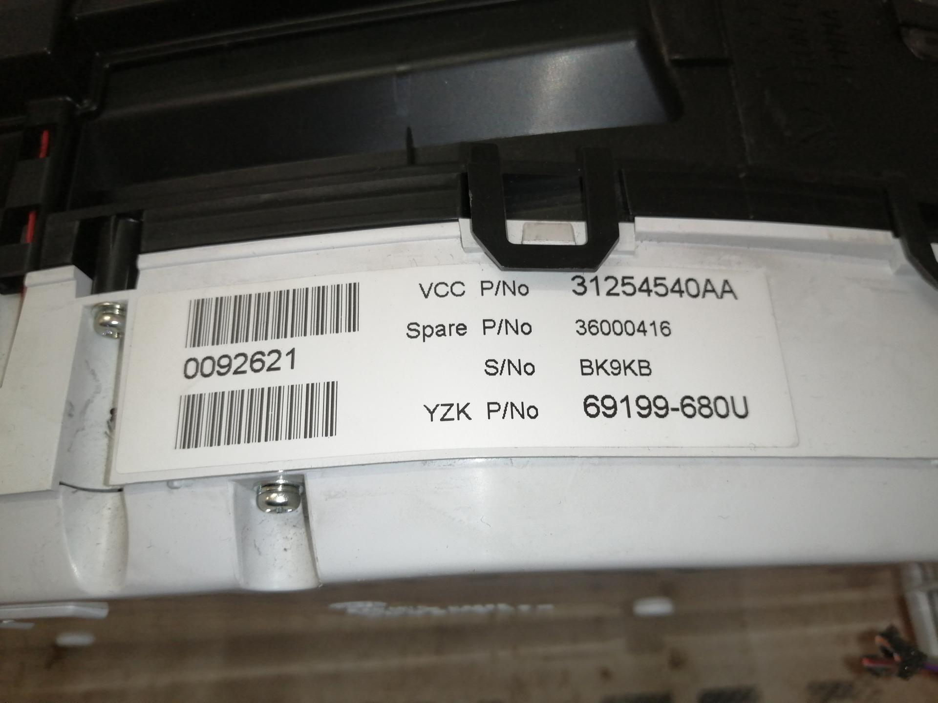 Панель приборная (щиток приборов) Volvo XC70 2 купить в Беларуси