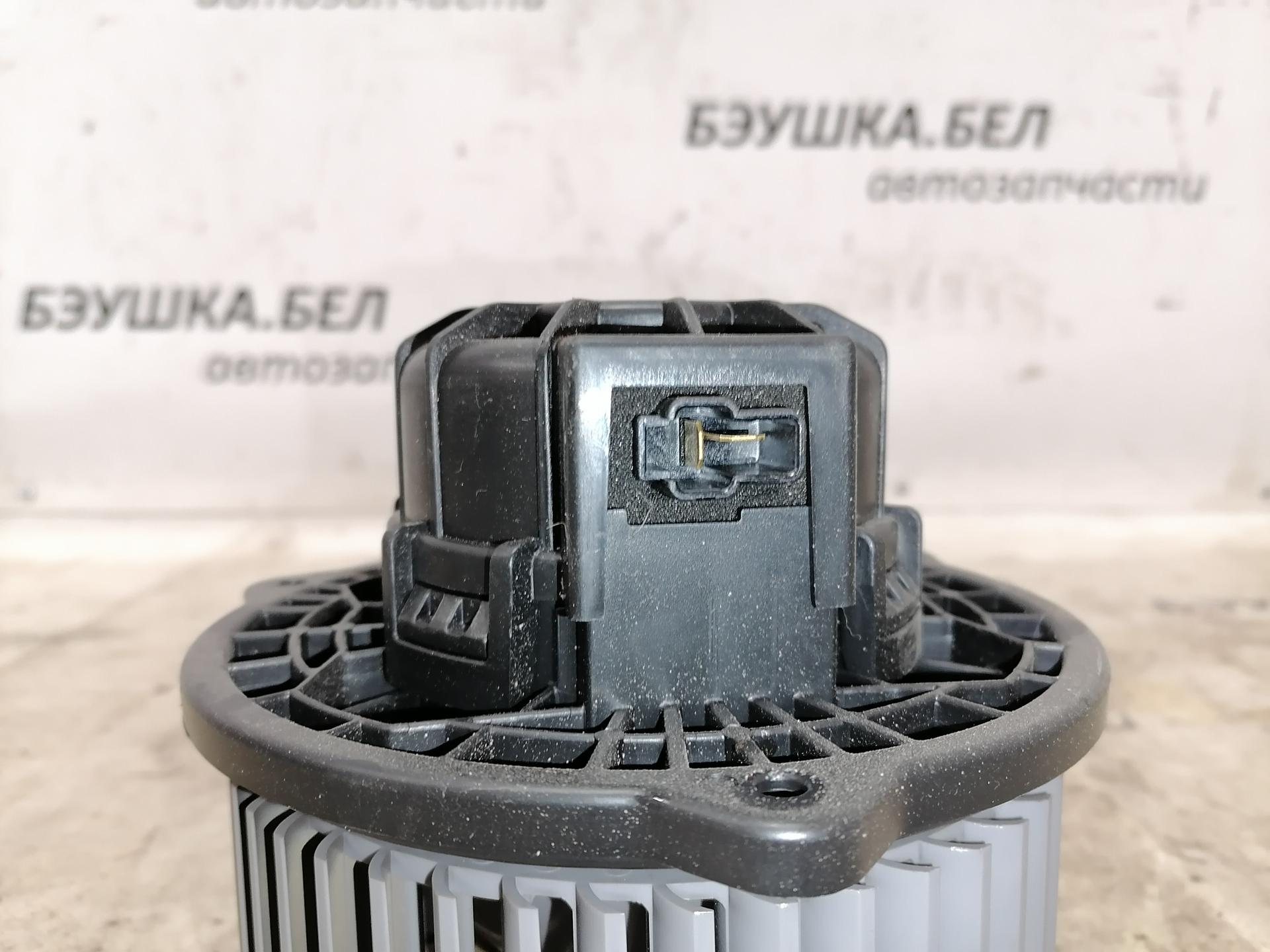 Моторчик печки (вентилятор отопителя) Kia Carnival (Sedona) 2 купить в России