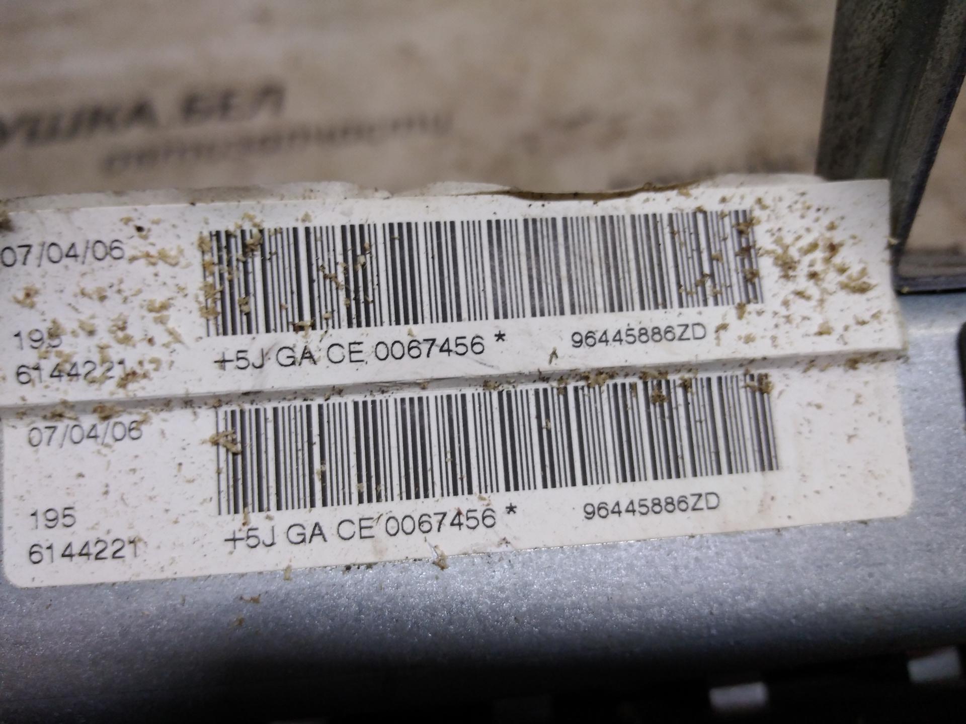 Подушка безопасности коленная Peugeot 407 купить в России