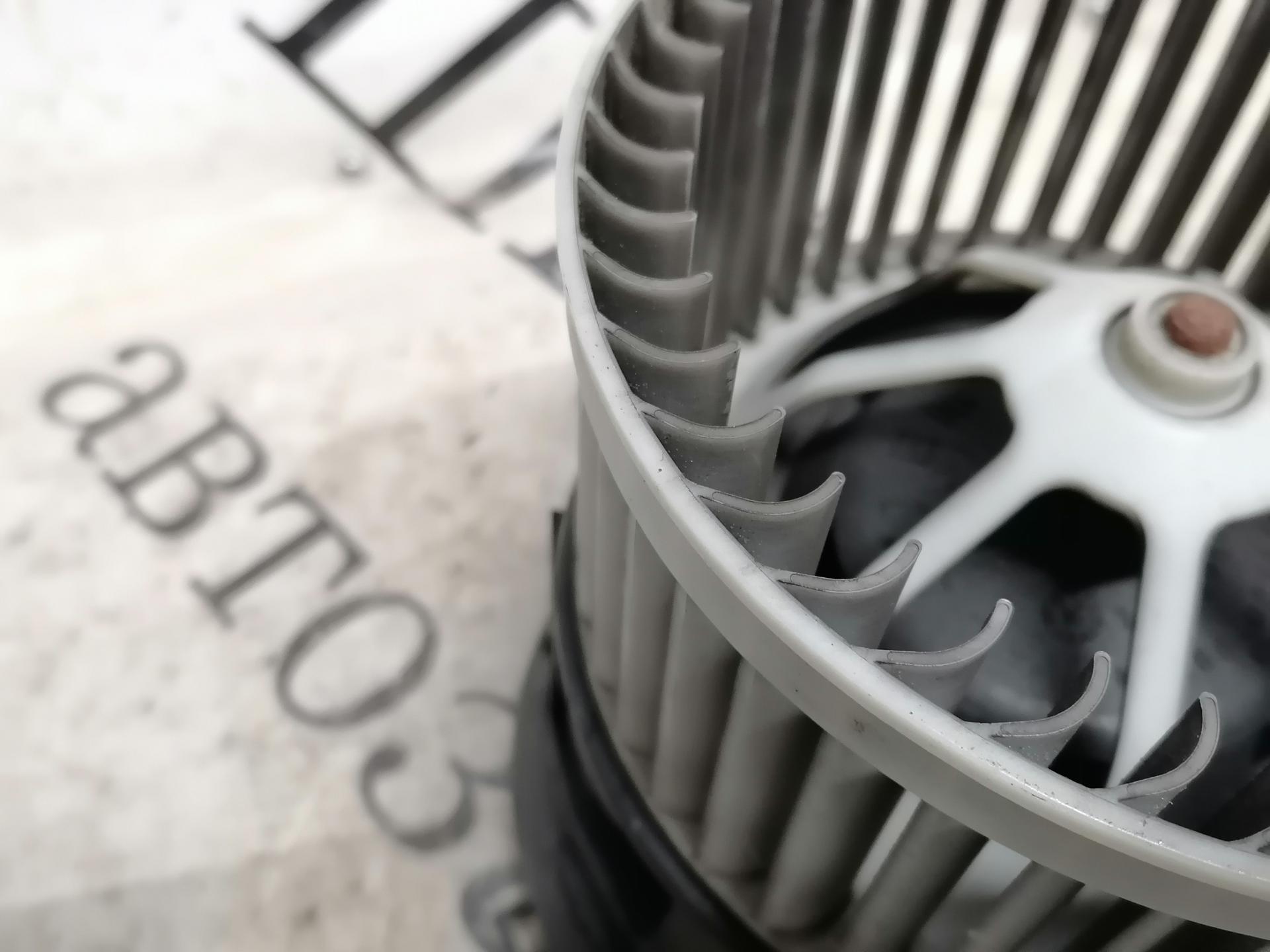 Моторчик печки (вентилятор отопителя) Peugeot 407 купить в России