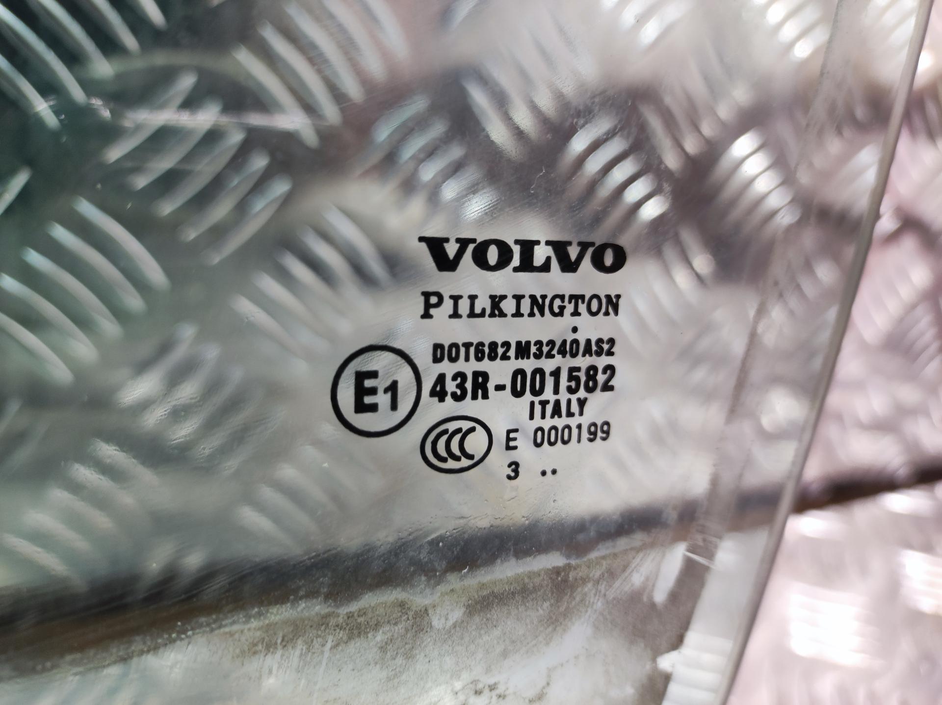 Стекло двери передней левой Volvo XC90 1 купить в Беларуси