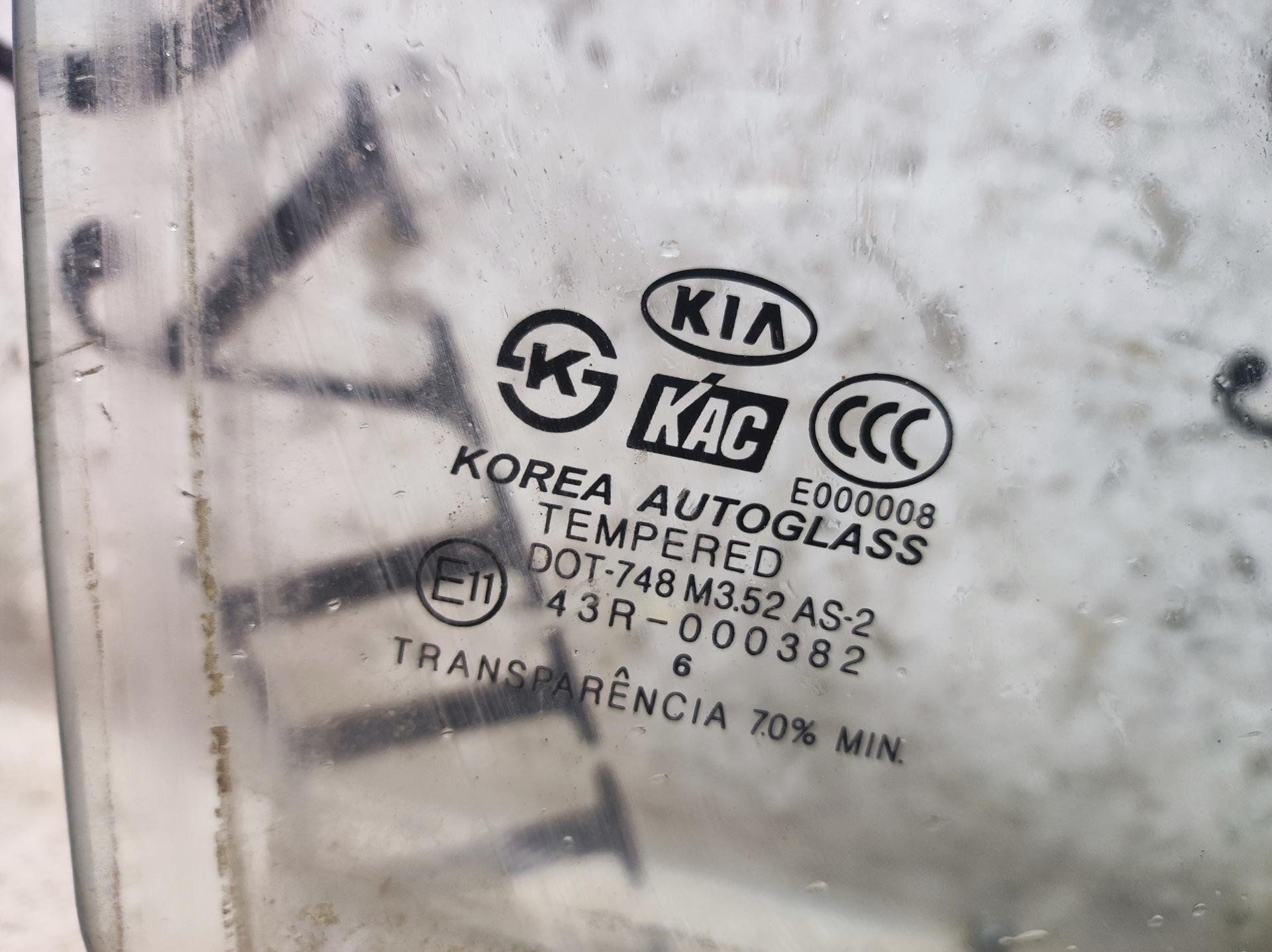 Стекло двери передней правой Kia Sorento 1 купить в России