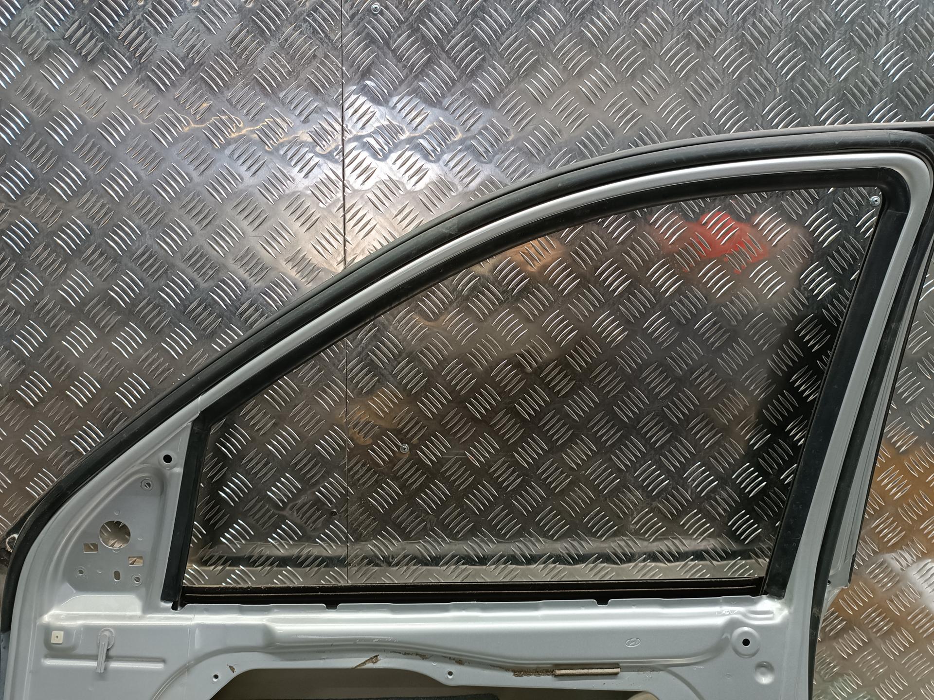 Дверь передняя правая Hyundai Santa Fe 1 (SM) купить в Беларуси