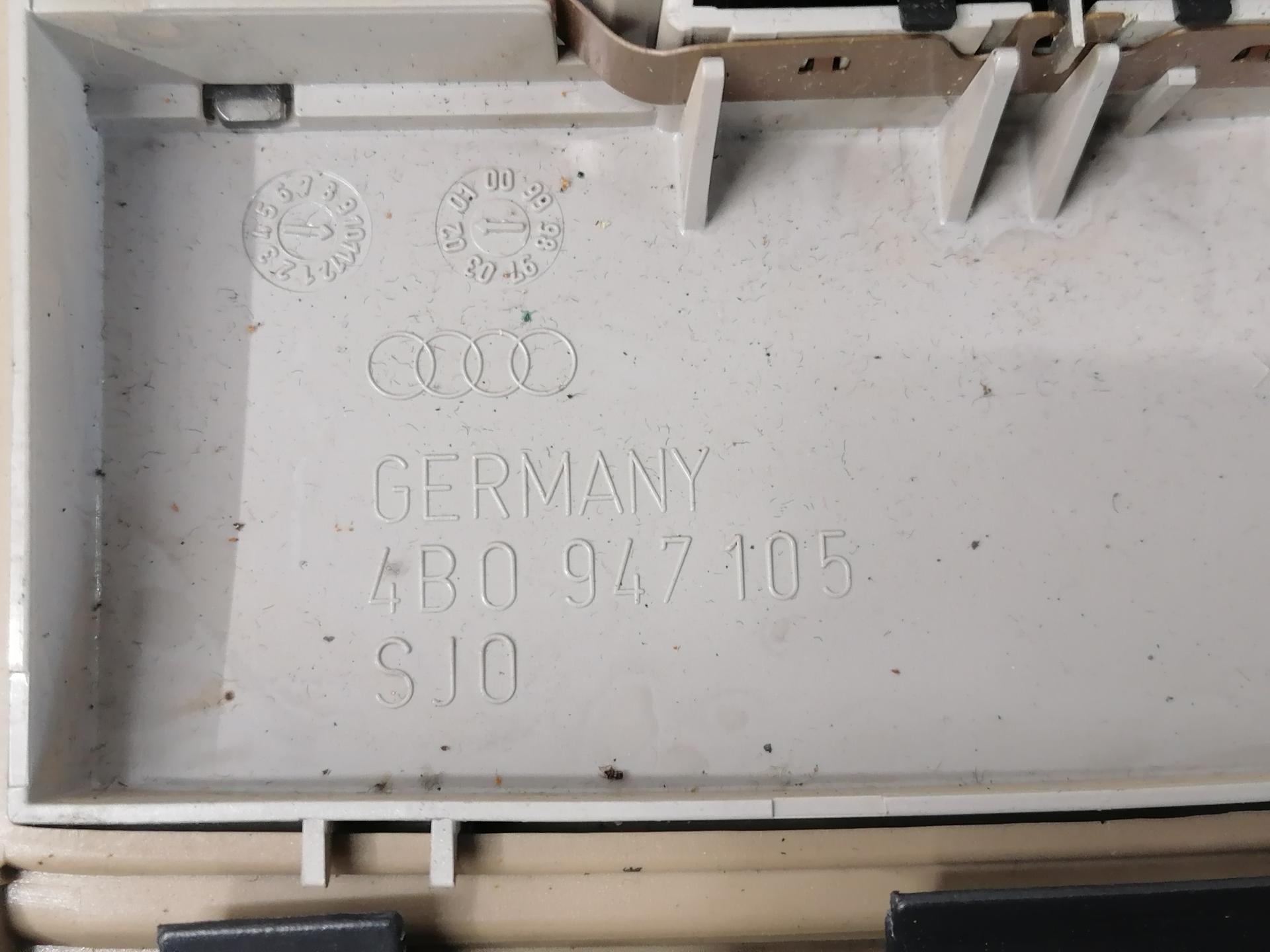 Плафон салонный Audi A6 C5 купить в России
