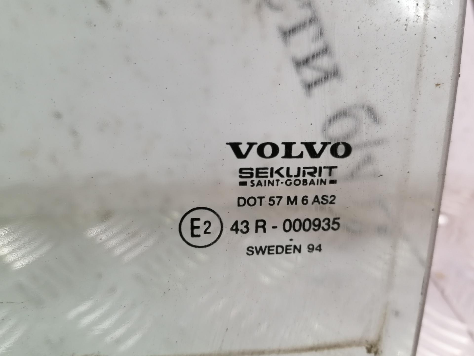 Стекло двери задней левой Volvo 940 купить в Беларуси