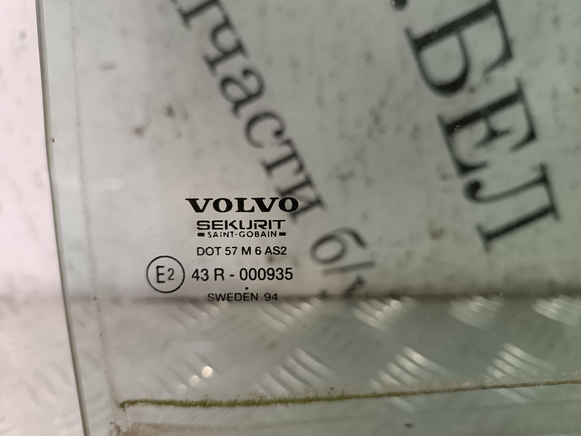 Стекло двери задней правой Volvo 940 купить в Беларуси