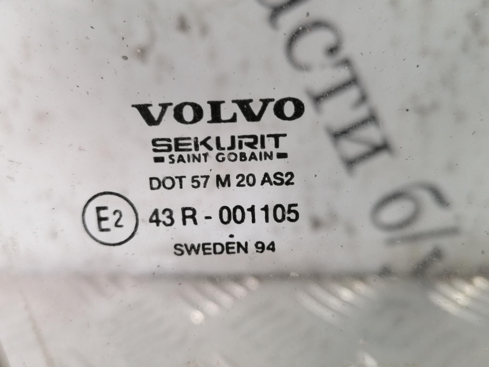 Стекло двери передней правой Volvo 940 купить в Беларуси