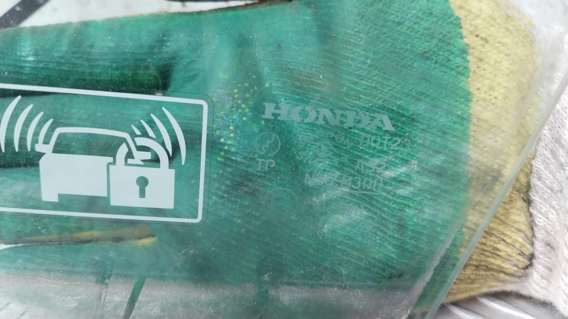 Стекло двери передней левой Honda FR-V (BE1) купить в Беларуси