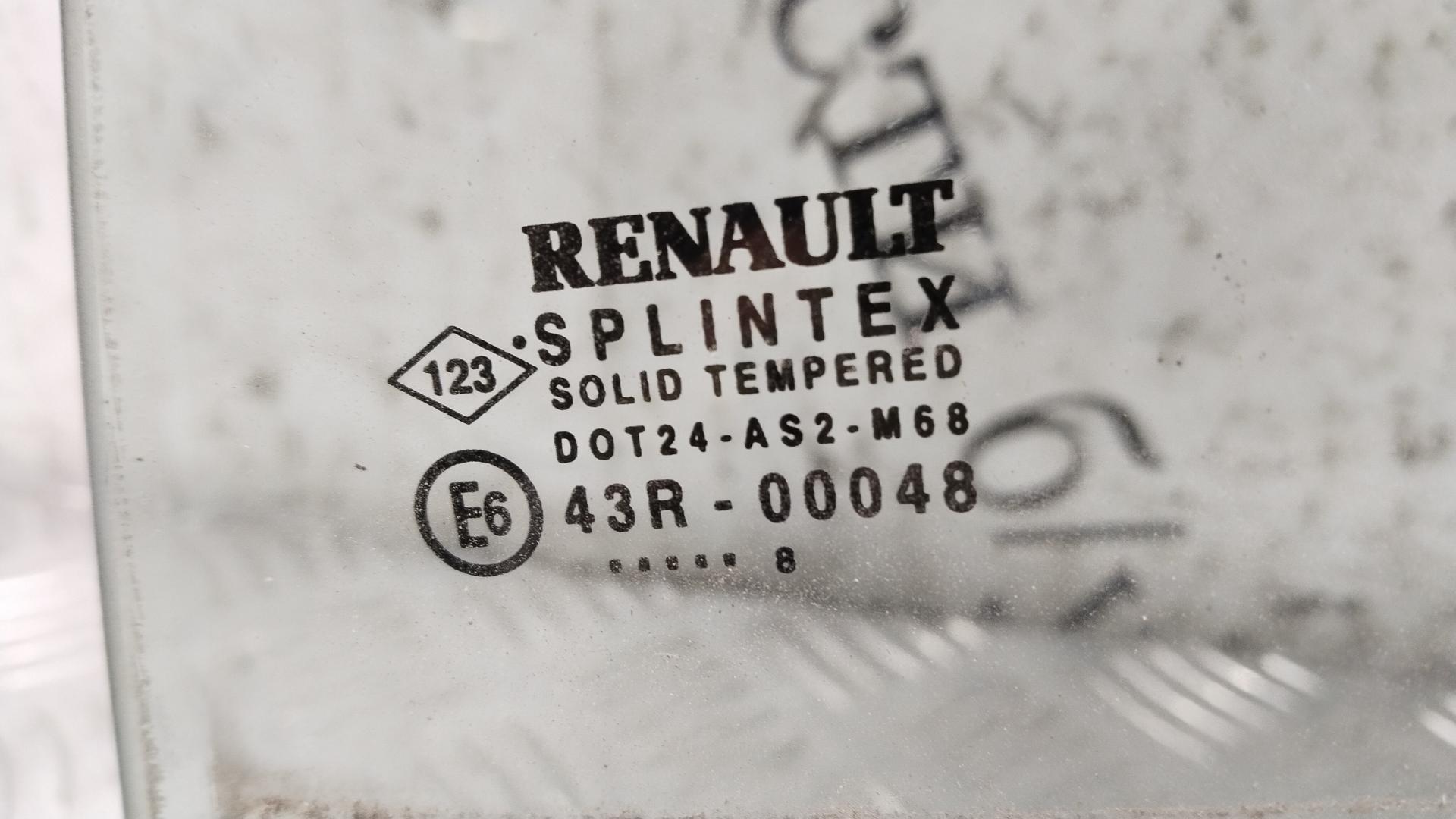 Стекло двери задней левой Renault Scenic 1 купить в России