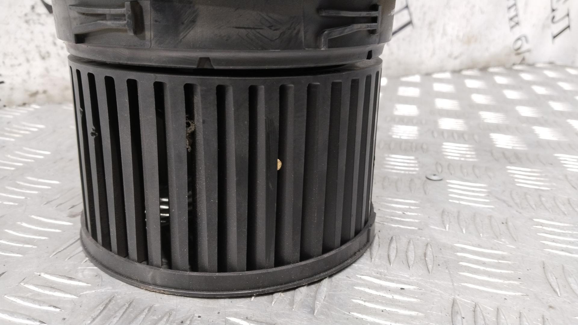 Моторчик печки (вентилятор отопителя) Peugeot 508 купить в России