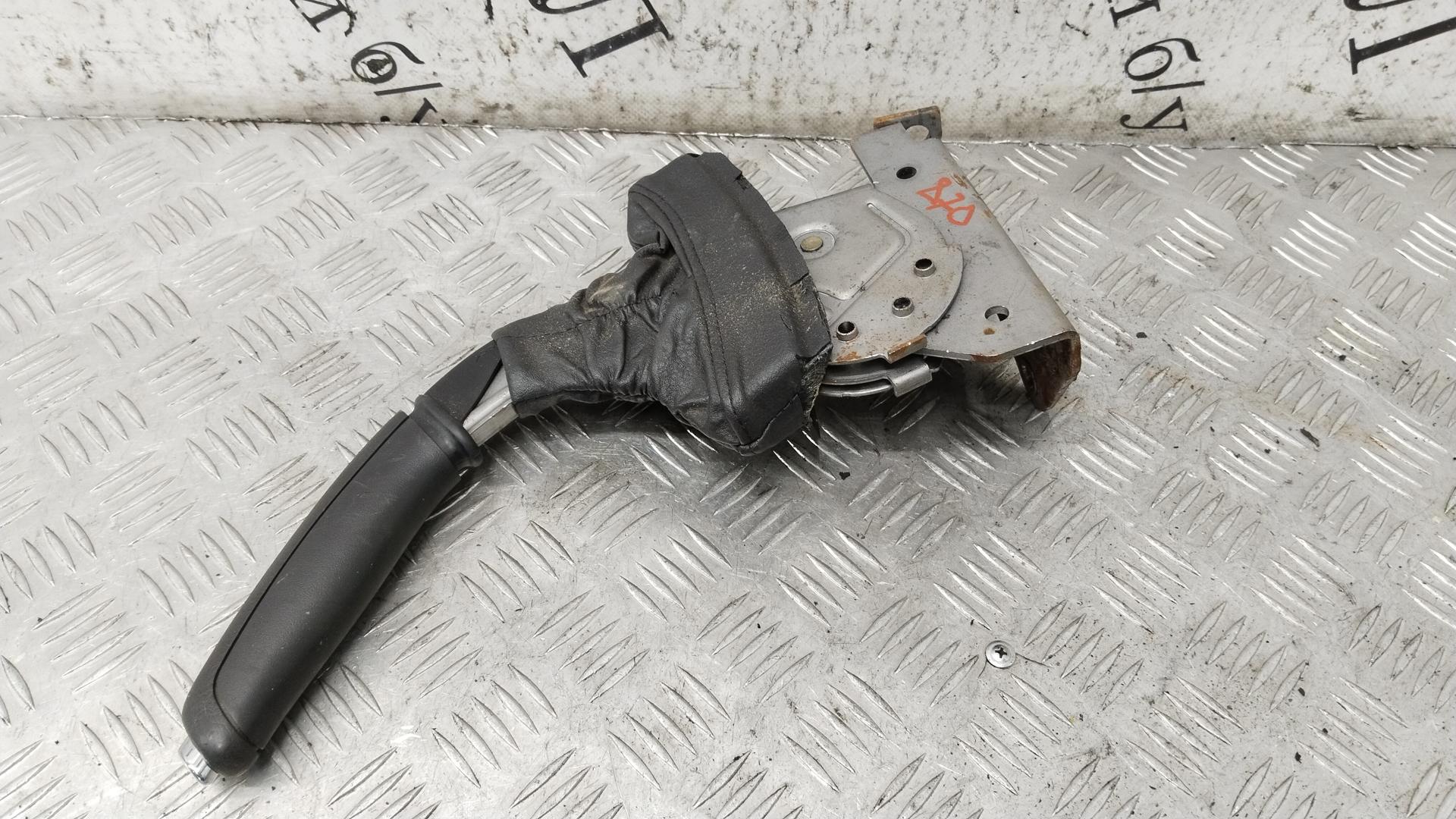 Рычаг ручника (стояночного тормоза) Peugeot 607 купить в России