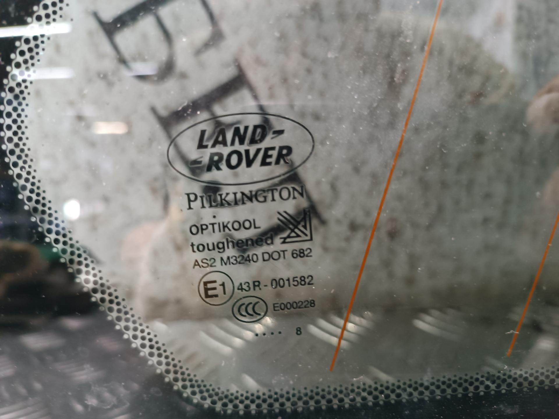 Стекло кузовное переднее правое Land Rover Range Rover Sport 1 купить в Беларуси