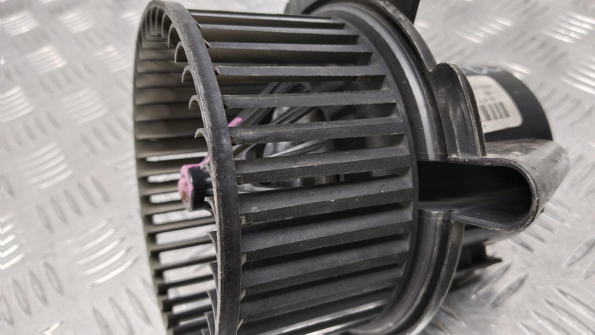 Моторчик печки (вентилятор отопителя) Peugeot 307 купить в России