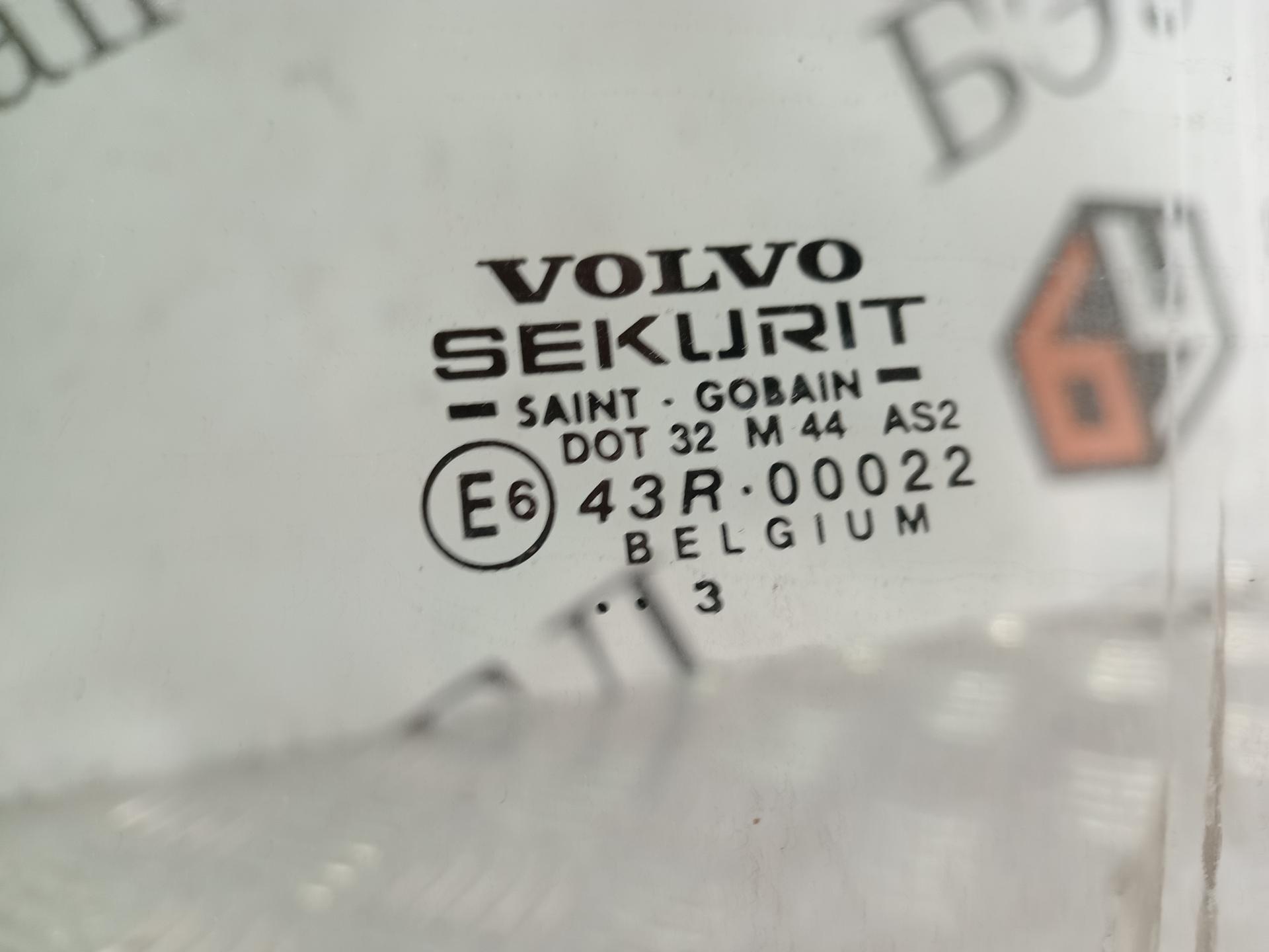 Стекло двери передней левой Volvo S40 V40 1 купить в России