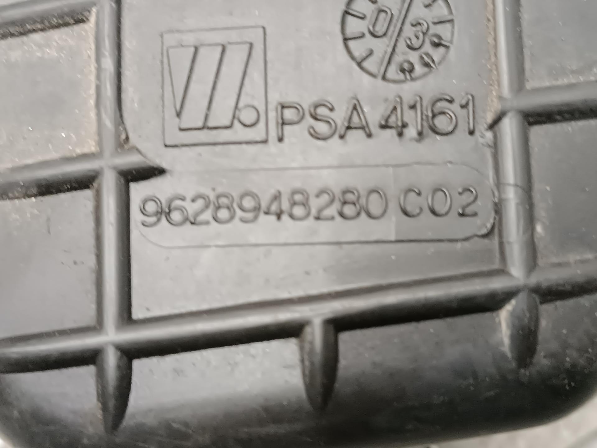 Воздухозаборник (наружный) Citroen C5 1 купить в Беларуси