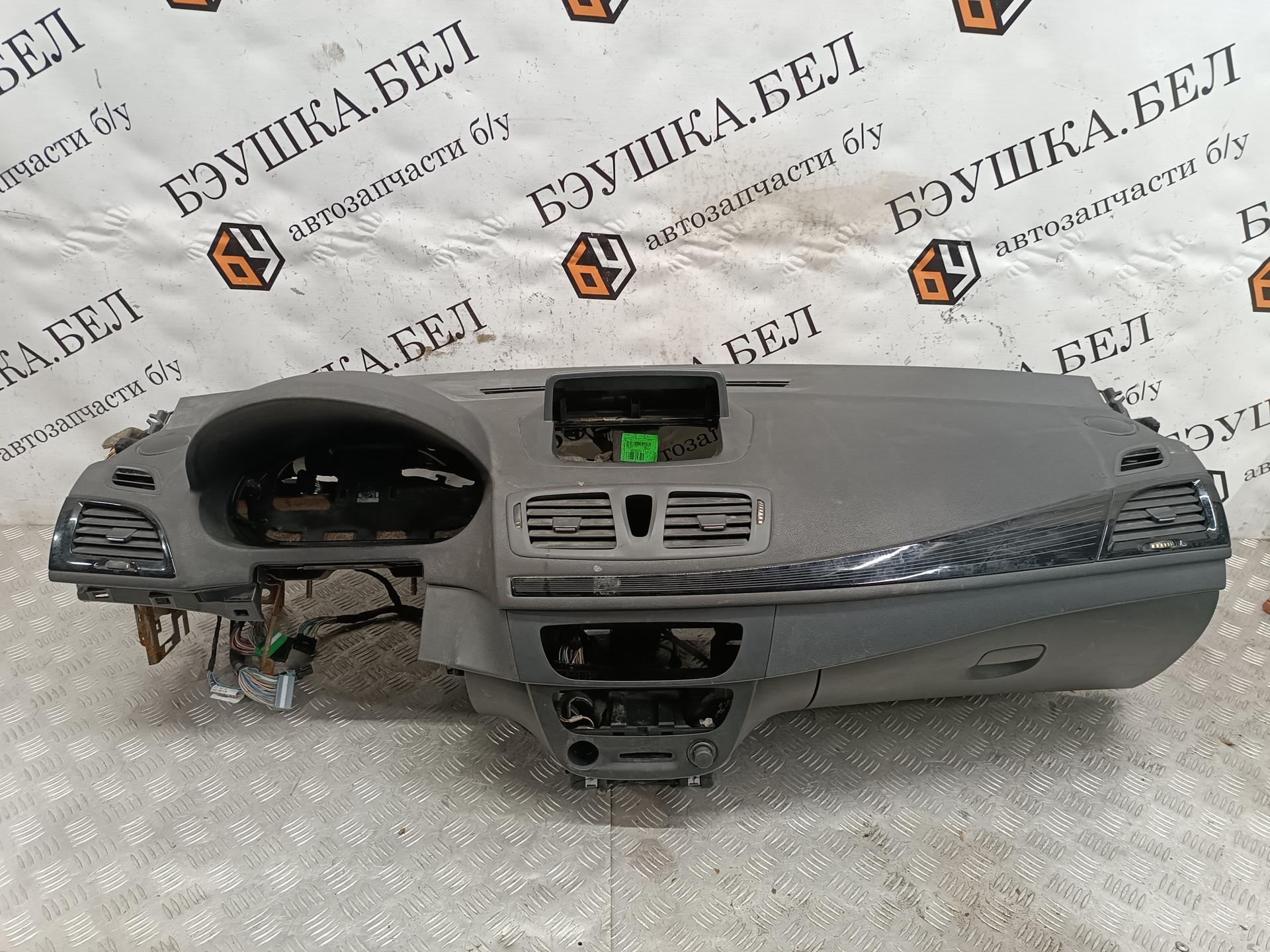Торпедо (панель передняя) Renault Megane 2 купить в России