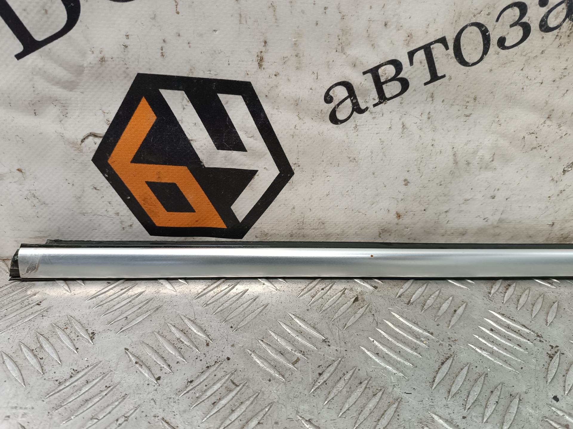 Накладка декоративная (молдинг) стекла двери передней левой  Volvo V60 1 купить в Беларуси