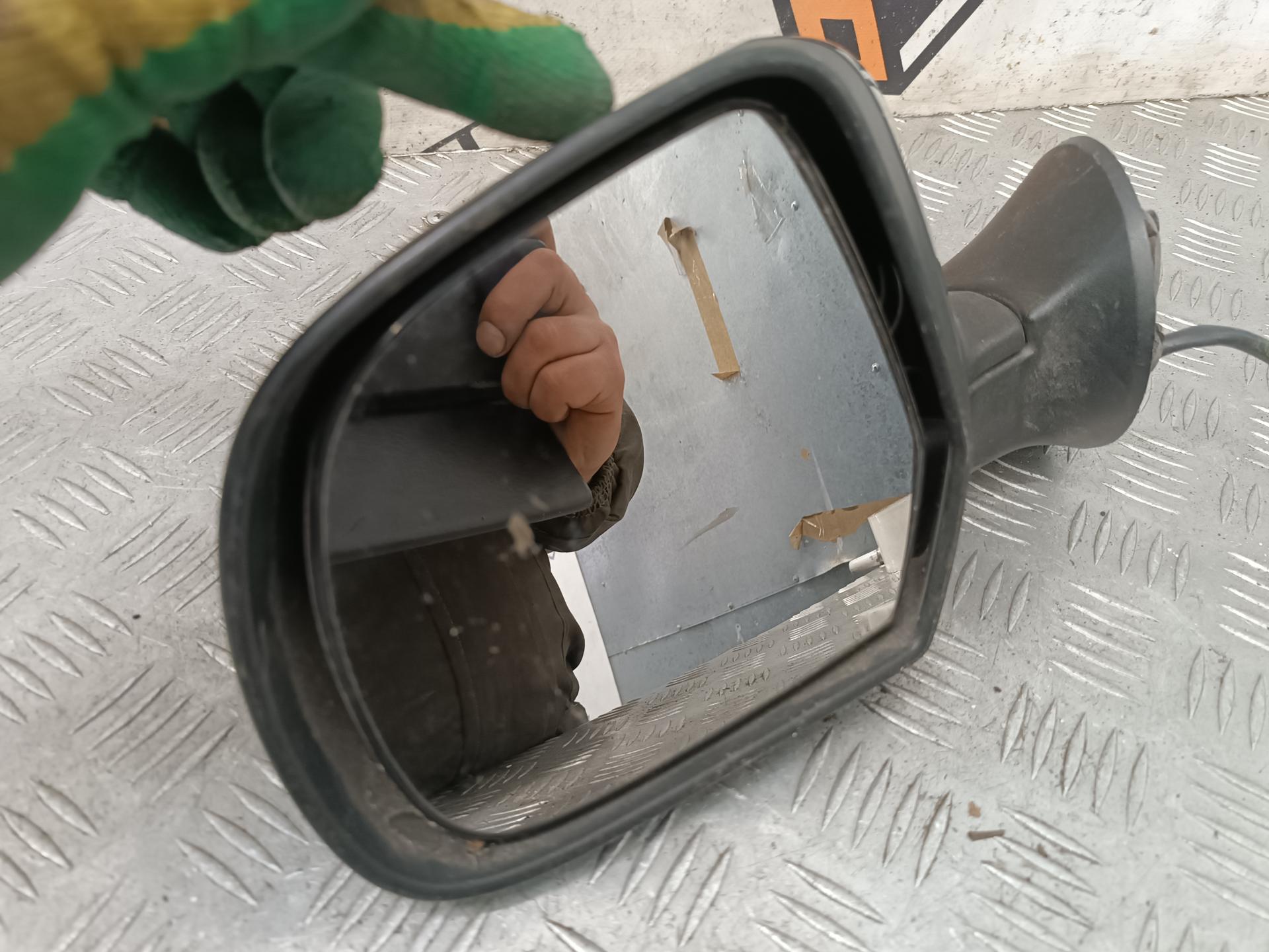 Зеркало боковое левое Dacia Duster купить в России