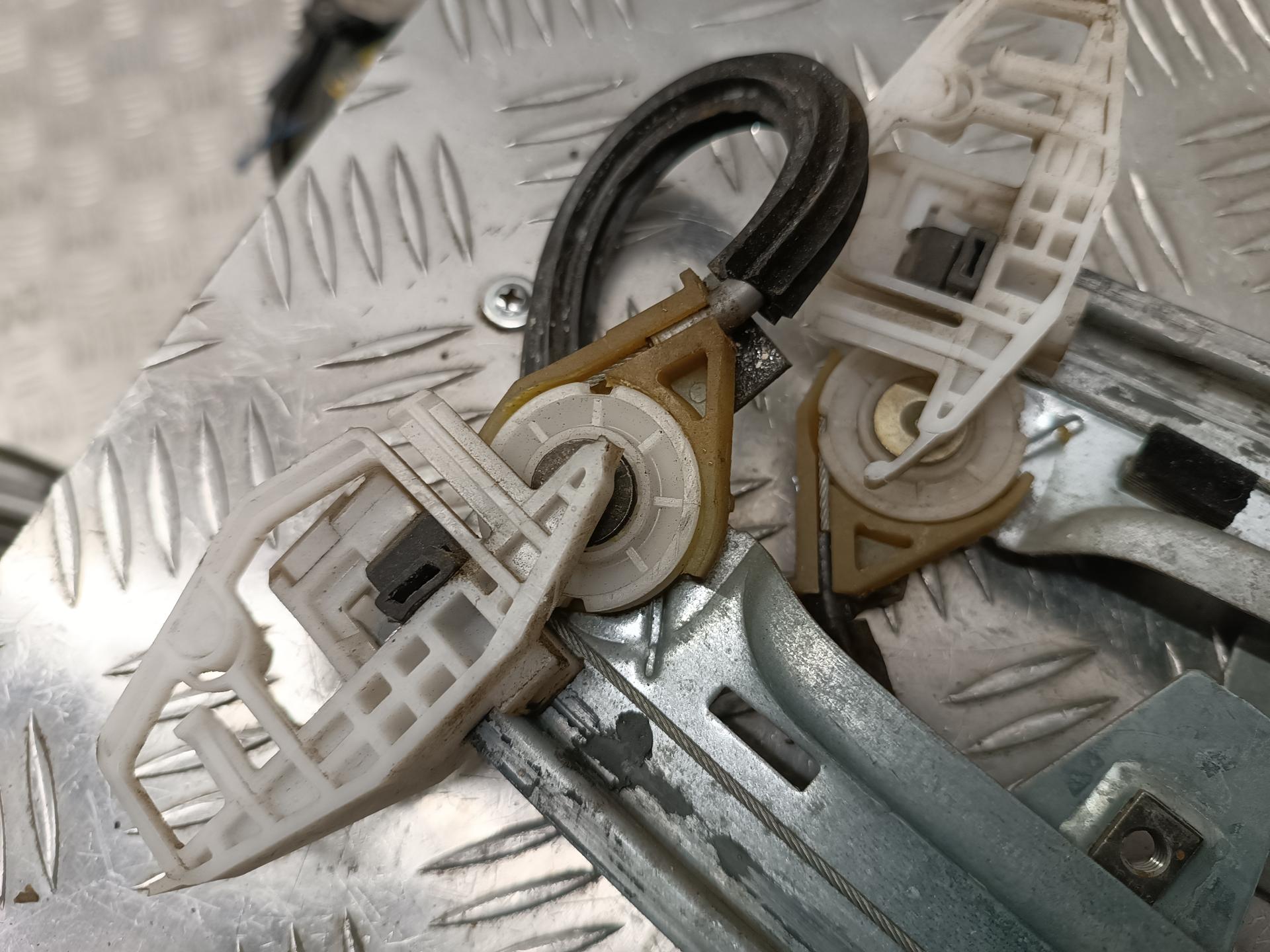 Стеклоподъемник механический двери передней правой Citroen Picasso купить в России