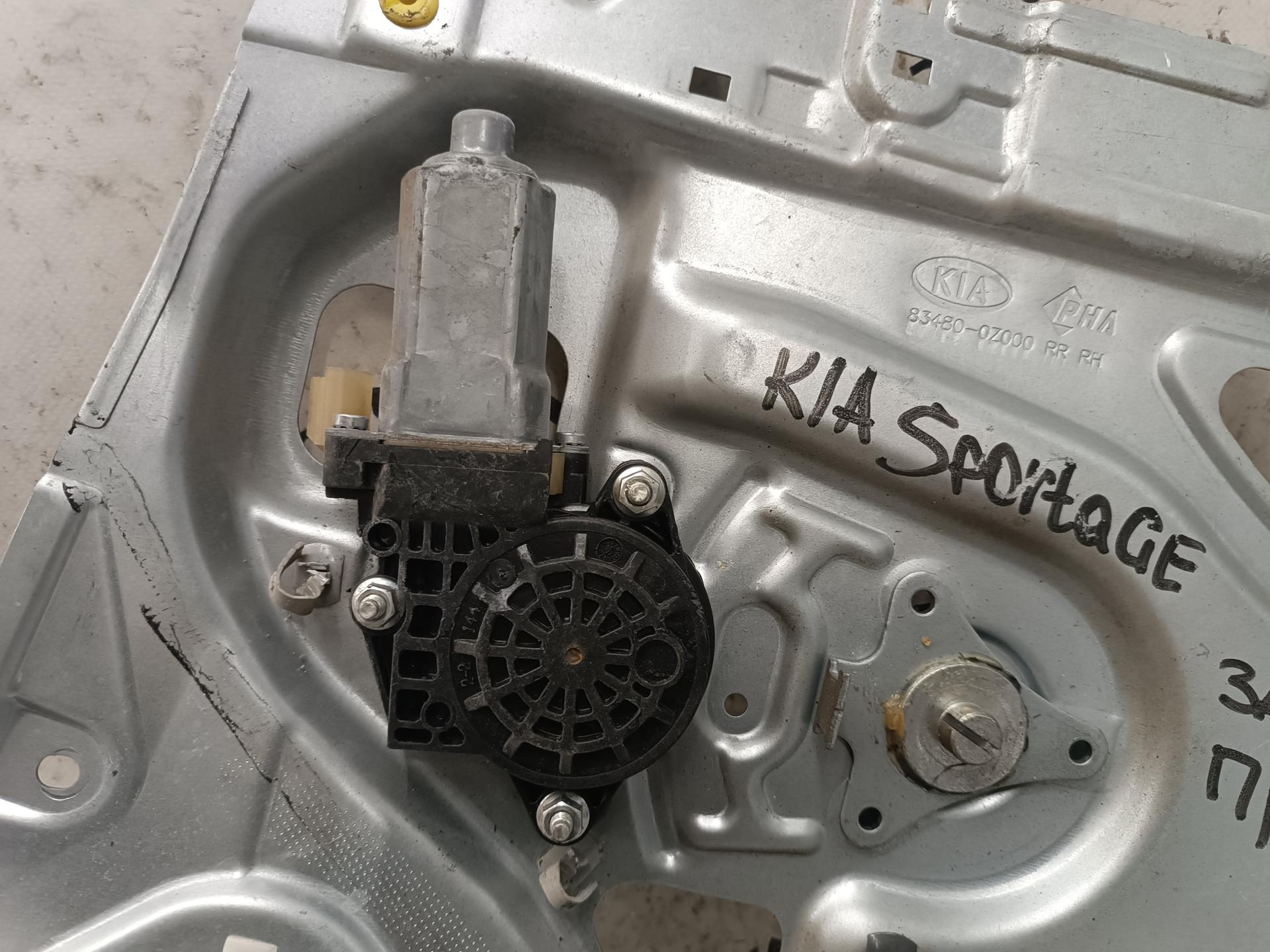Стеклоподъемник механический двери задней правой Kia Sportage 1 (JA) купить в России