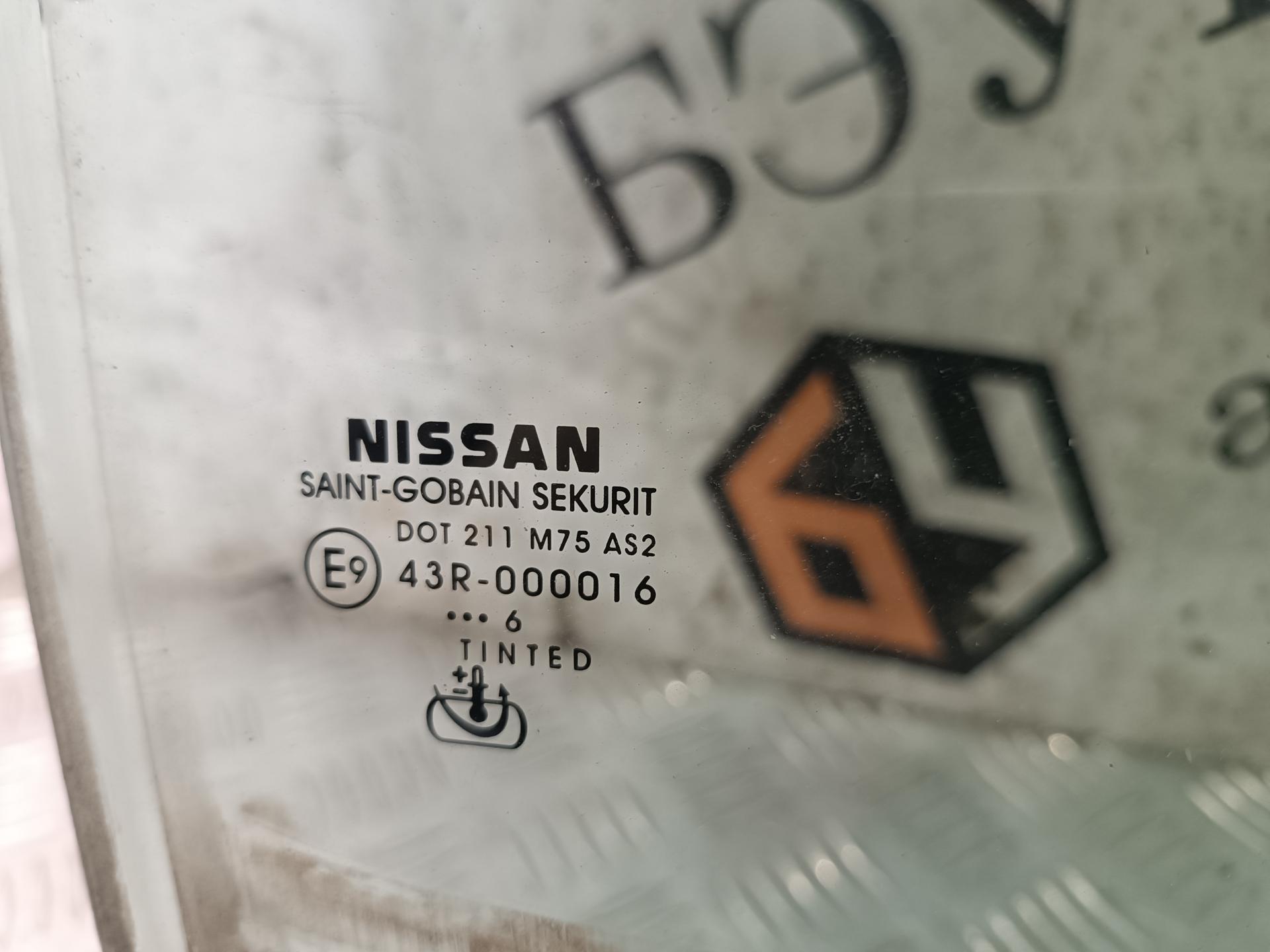 Стекло двери передней правой Nissan Navara (D22) купить в Беларуси